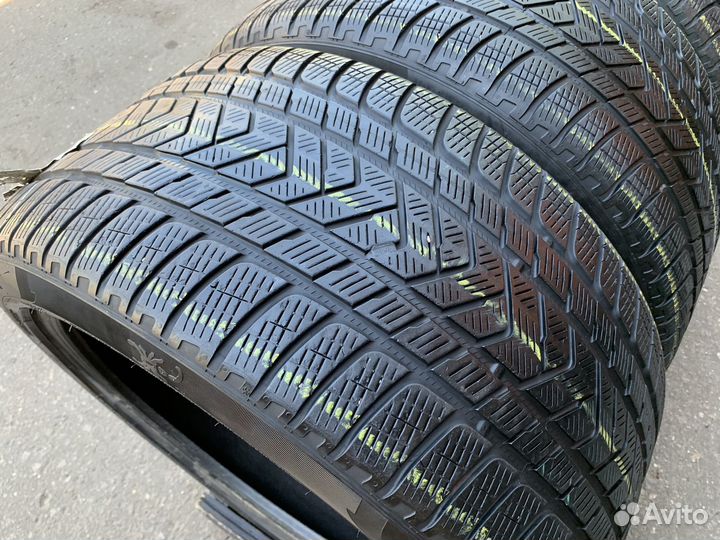 Pirelli Scorpion Winter RFT 315/35 R20 и 275/45 R20