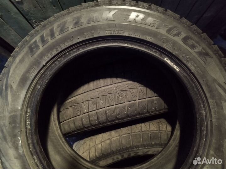 Bridgestone Blizzak Revo GZ 205/55 R16 91S