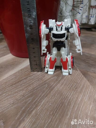 Робот ratchet transformers robots in disguise