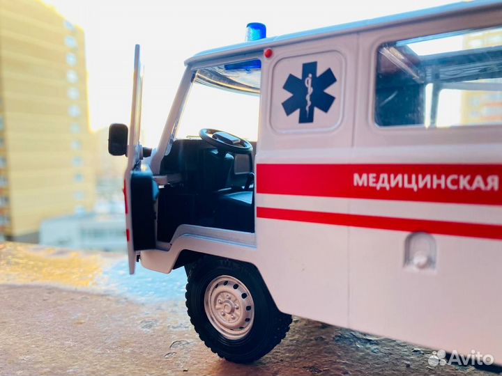 Модель автомобиля УАЗ 2206 буханка СССР Скорая