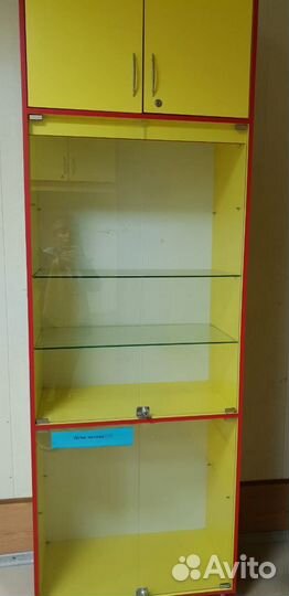 Витрина-шкаф стеклянный с подсветкой