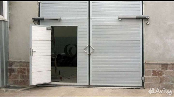 Ворота подъемные секционные гаражные автомат
