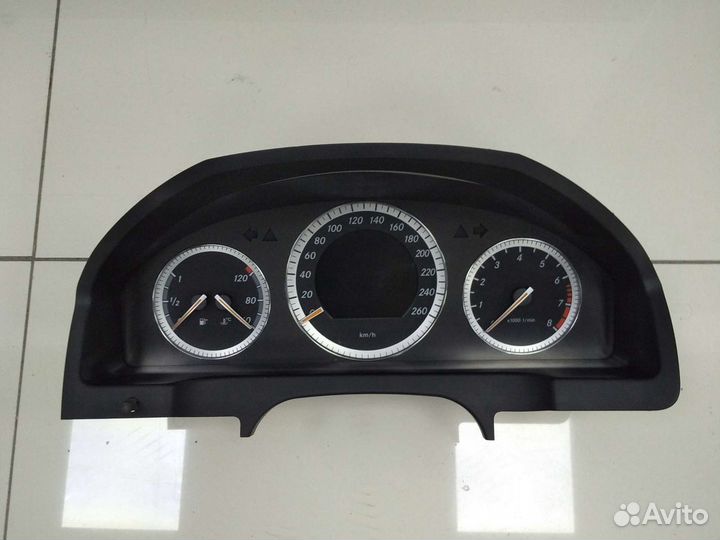 Щиток приборов Mercedes W 204