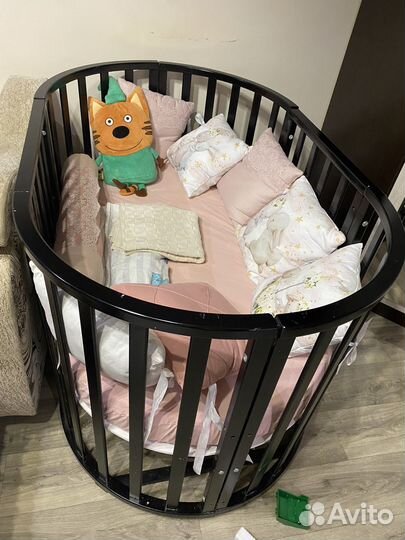 Детская кроватка с маятником