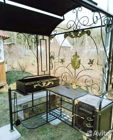 Мангал с крышей