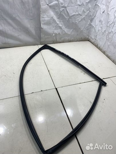 Уплотнитель стекла (передний, левый) (Haval F7)
