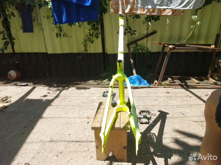 Рама от велосипеда totem 26-121 с педалями