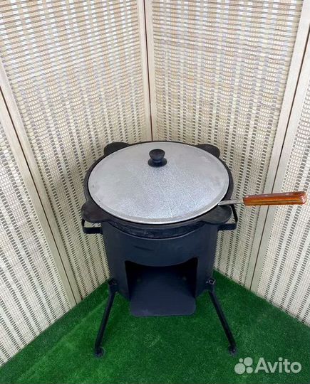 Казан чугунный с печкой