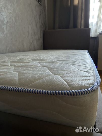 Средне-жесткий матрас 90х200