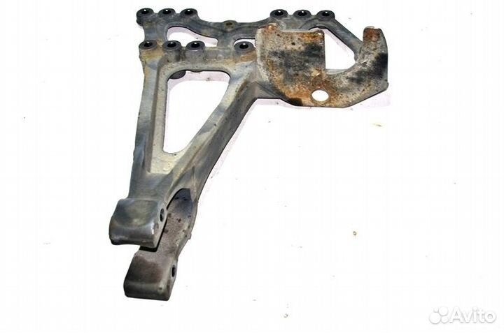 Кронштейн реактивной тяги, ведущего моста, правый