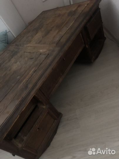 Антикварный стол