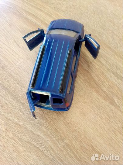 Моделька машины Лада Ларгус