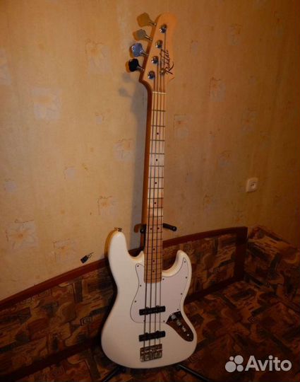 Бас гитара Rockdale JB