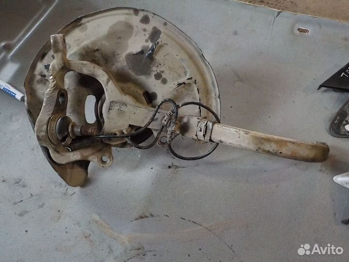 Кулак поворотный передний правый Mersedes E W211