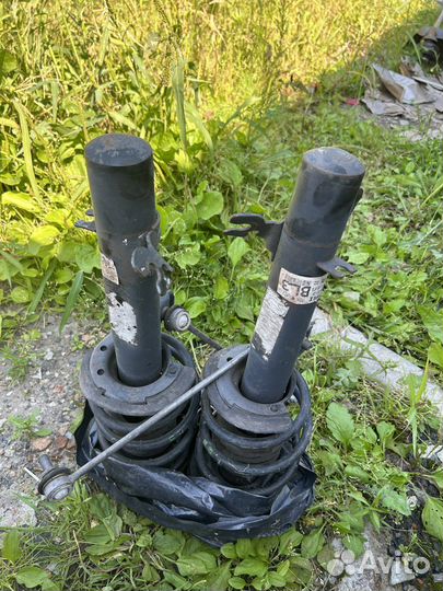 Стойки амортизатора передние