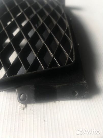 Заглушка бампера передняя правая Mazda Capella