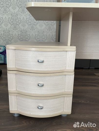 Письменный стол