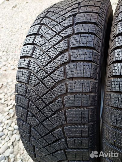 Pirelli Ice Zero FR 225/65 R17