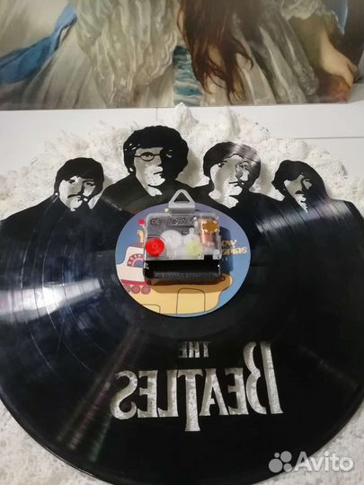 Часы - винил Битлз. Вырезана из пластинки