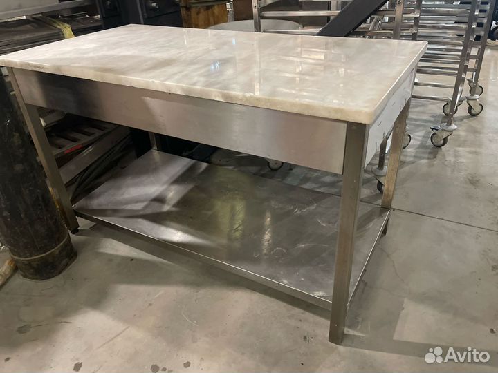 Стол с гранитной столешницей