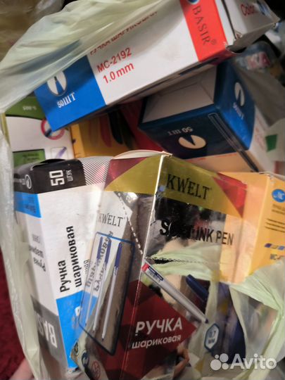 Очень много синих шариковых ручек упаковка 50шт