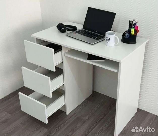 Стол письменный с ящиками