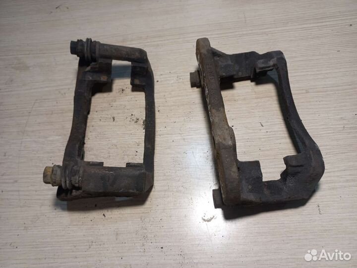 Скоба суппорта тормозной передний Citroen Picasso