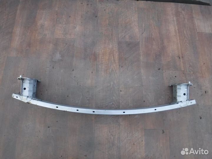 Усилитель переднего бампера Toyota Auris 2 2014