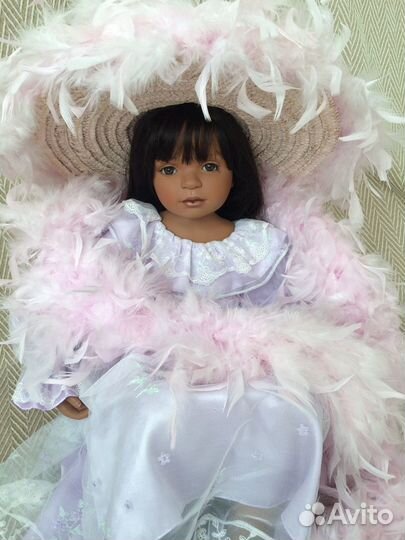 Коллекционная фарфоровая кукла