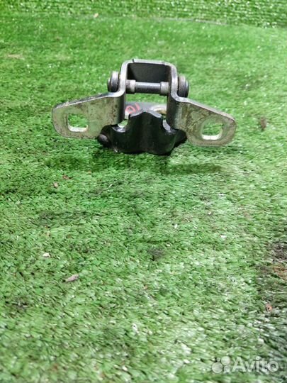 Петля двери Renault Logan