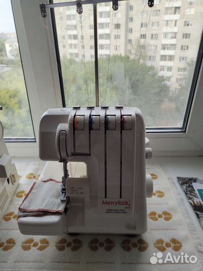 Швейная машина и оверлок в комплекте