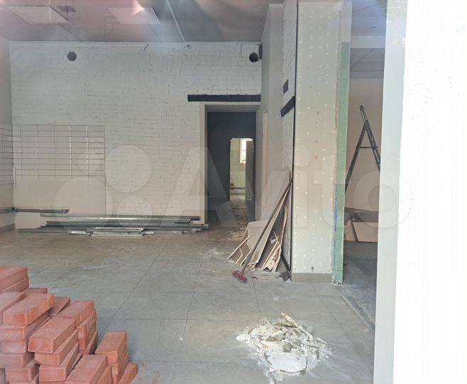 Торговая площадь у метро 135.1 м²