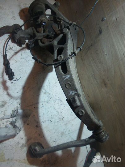 Поворотный кулак правый Jaguar XF