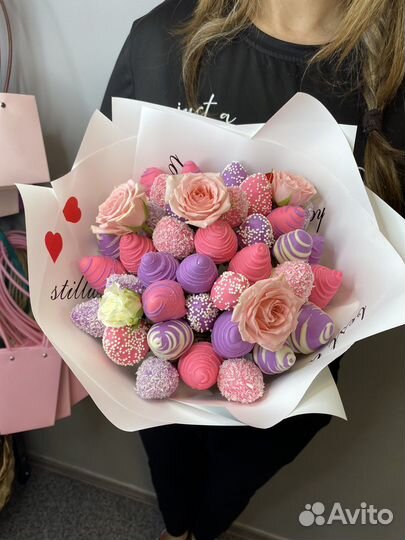 Съедобные букеты из клубники в шоколаде