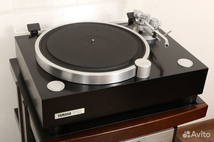 Проигрыватель винила Yamaha GT-2000