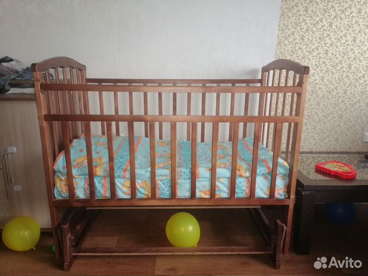 Детская кроватка с матрасом. Торг