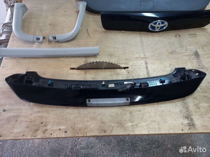 Спойлер Приус alpha