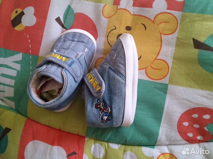 Бортики в кроватку и пинетки