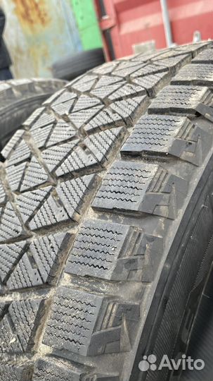 Bridgestone Blizzak DM-V2 265/60 R18