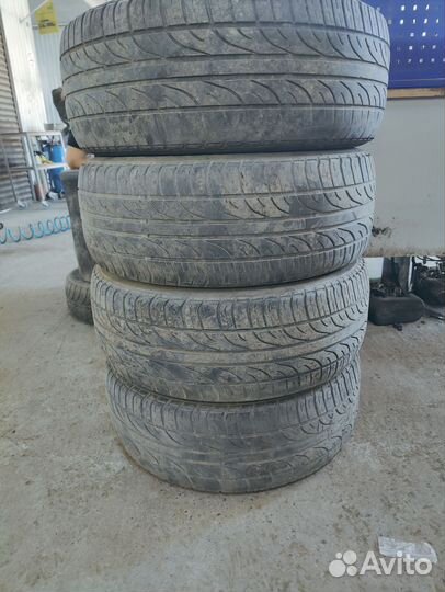 GT Radial Champiro 128 235/60 R16