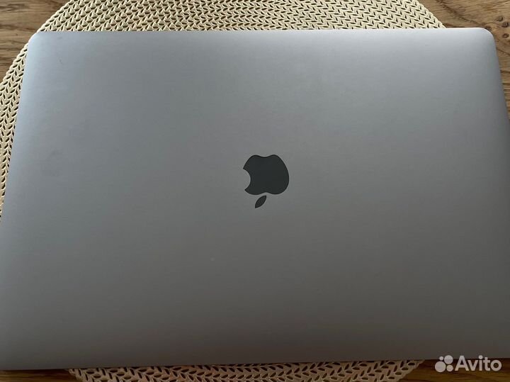 Macbook pro 15 2017 i7 16gb
