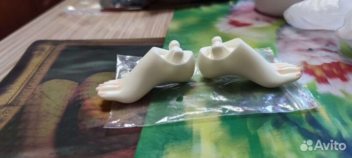 Парик с ногами)