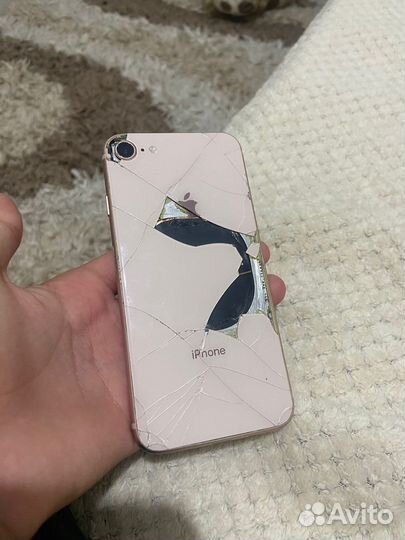 Телефон iPhone 8
