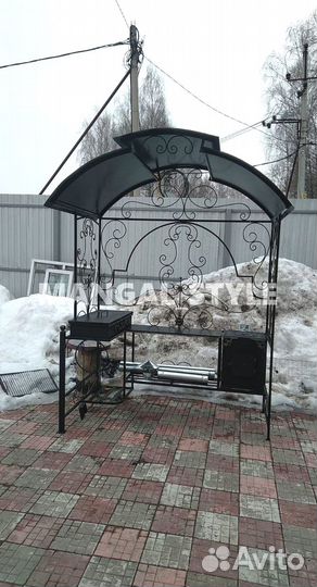 Мангал с крышей