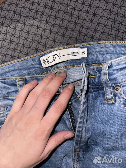 Джинсы голубые