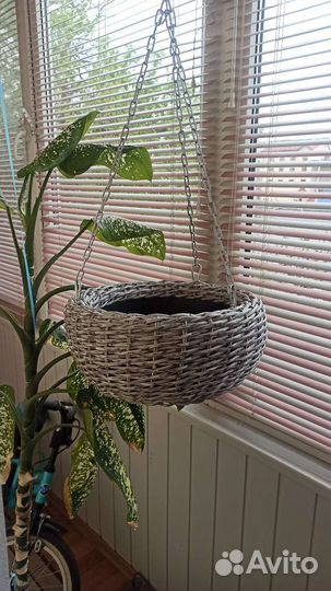 Подвесное кашпо из искусственного ротанга