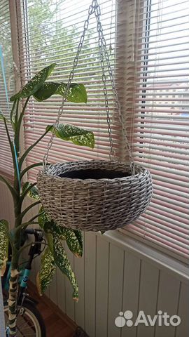 Подвесное кашпо из искусственного ротанга