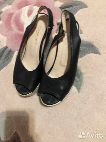 Босоножки на танкетке 38