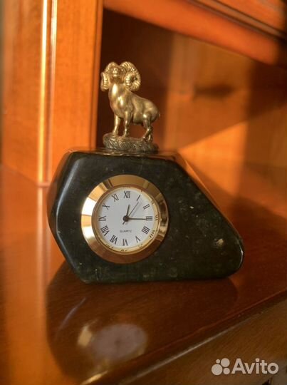 Часы из малахита и бронзы