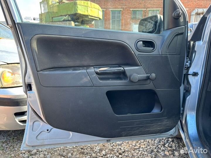Обшивка двери Ford Fusion хетчбек 1.4 fxja 2008